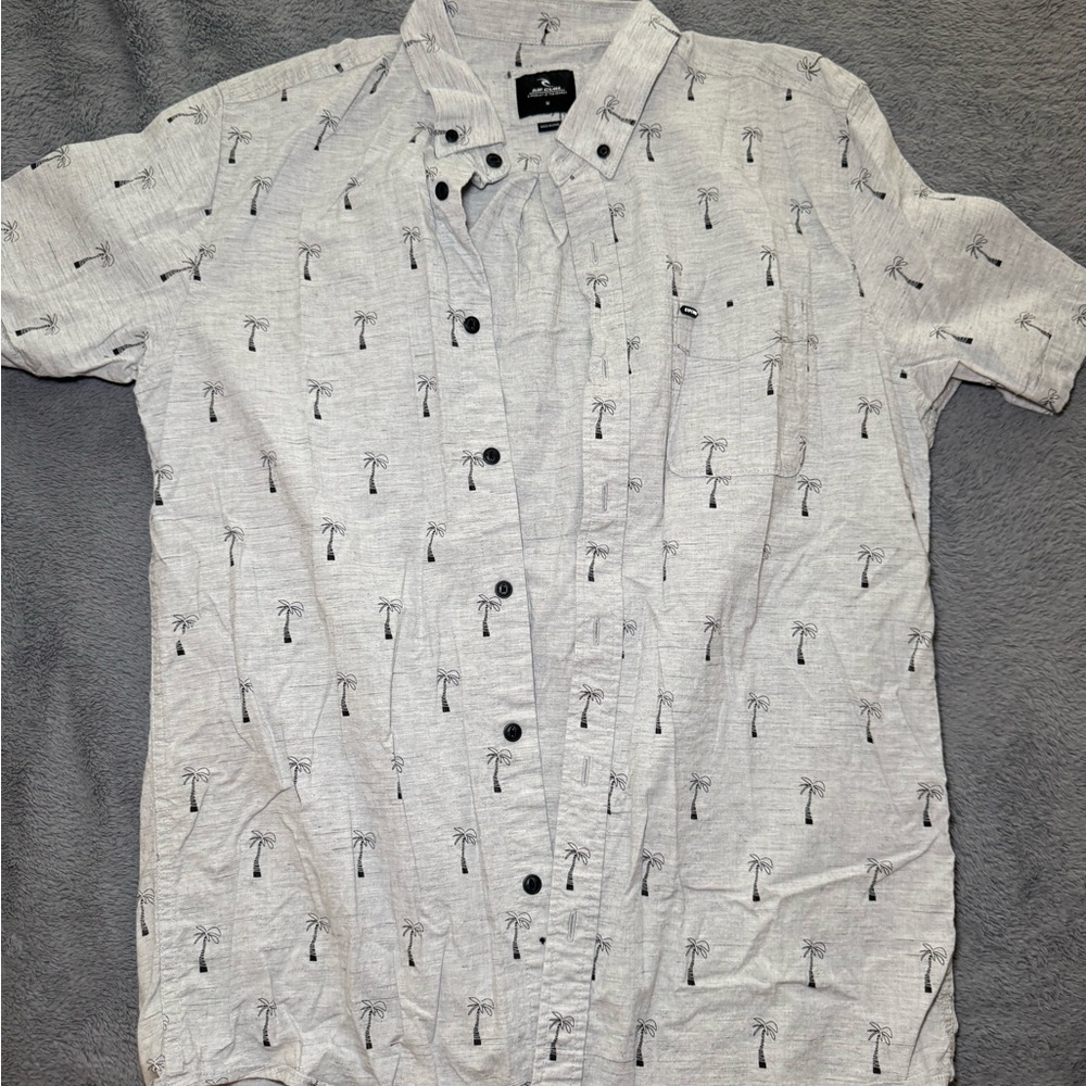 Rip Curl Light Gray Short-Sleeve Button-Up with Black Palm Print